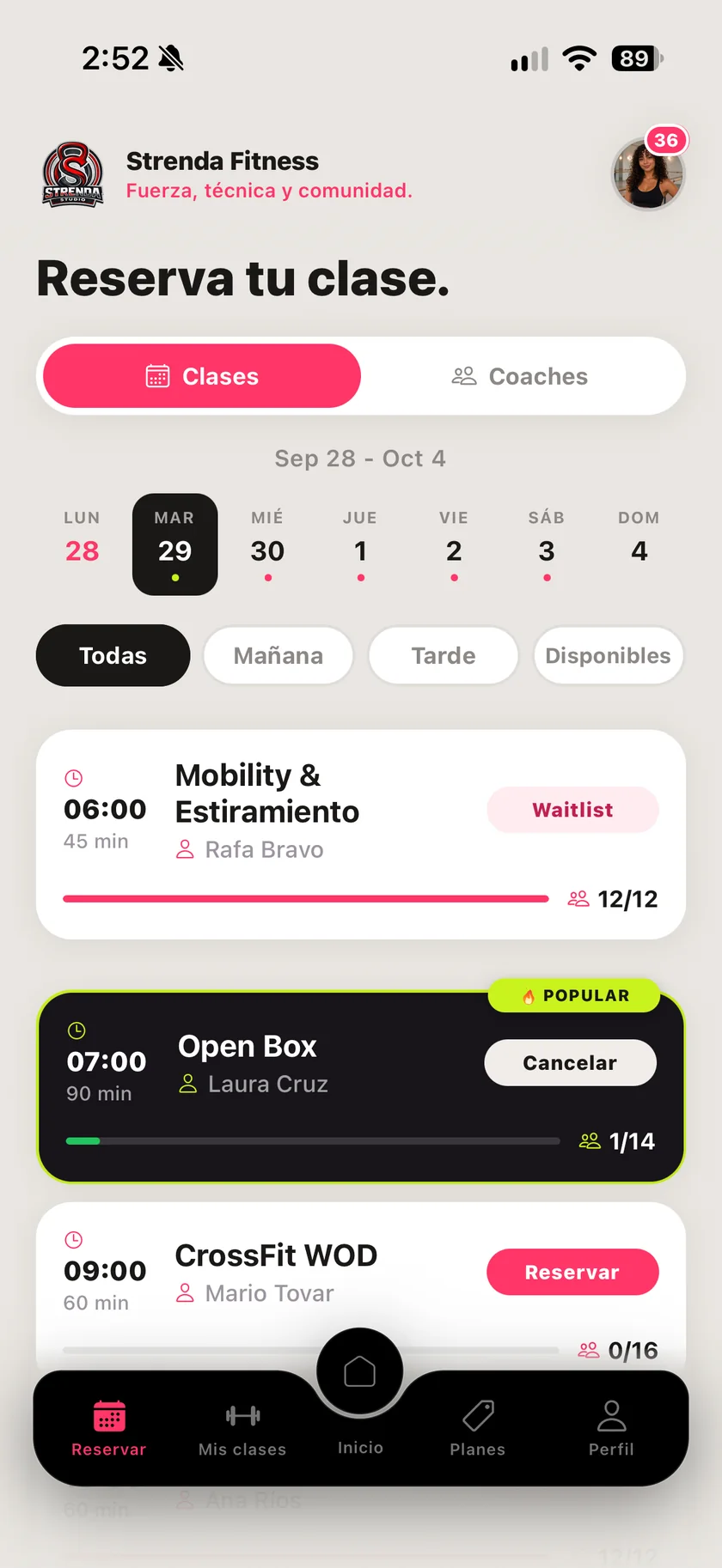 Pantalla de reserva con capacidad en vivo y Waitlist